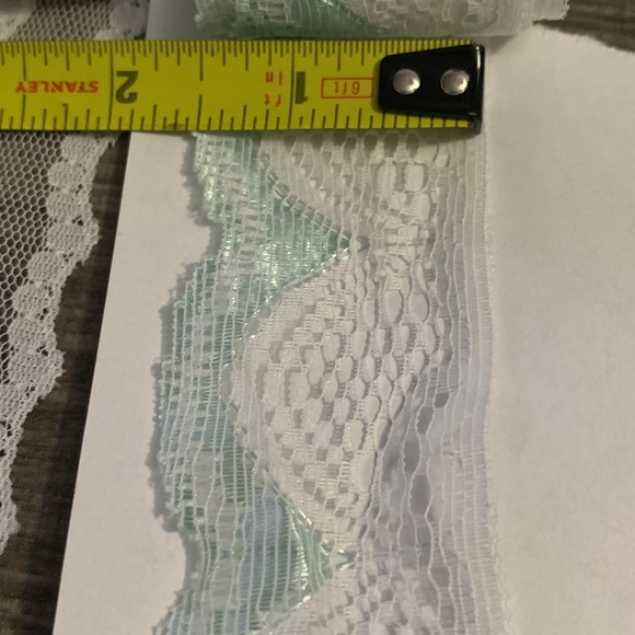 46 Yards of Assorted Flat Lace Fabric Bundle - Picture 4 of 9